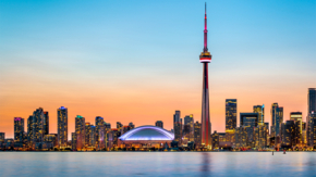 Kanada Toronto Skyline bei Sonnenuntergang Foto iStock mdmworks